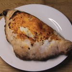 Pizza Calzone zusammengeklappt